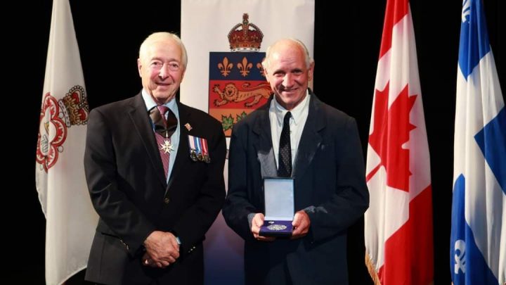 Michel Jacques bénévole à l’ABBS reçoit la médaille du Lieutenant-Gouverneur